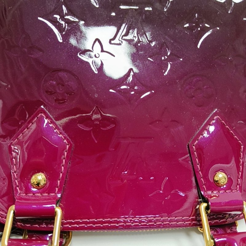 LOUIS VUITTON ALMA BB紫紅色漆皮老花壓紋貝殼包單肩包手提包斜挎包金色五金可拆卸肩-9
