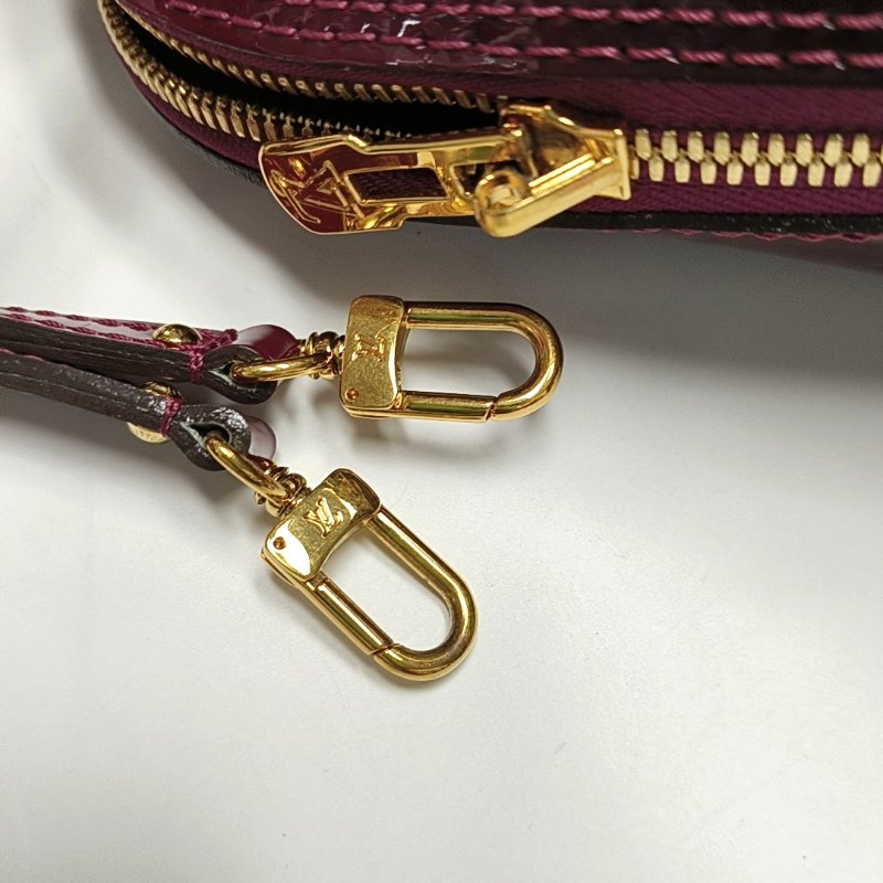 LOUIS VUITTON ALMA BB紫紅色漆皮老花壓紋貝殼包單肩包手提包斜挎包金色五金可拆卸肩-14