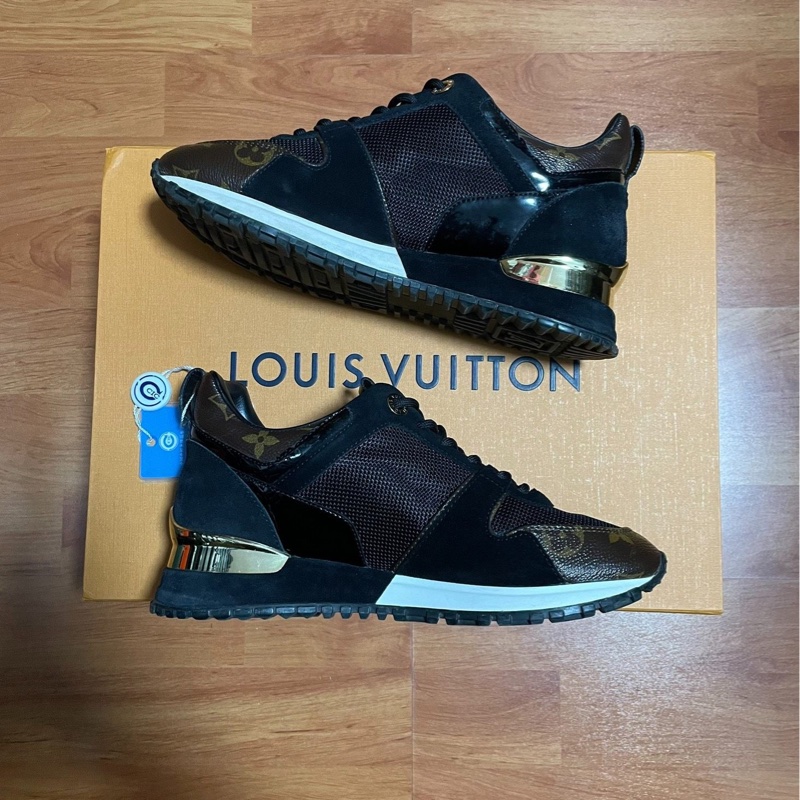 Lv Run Away 絨面小牛皮低幫 運動休閒鞋 女款黑色 35碼-1