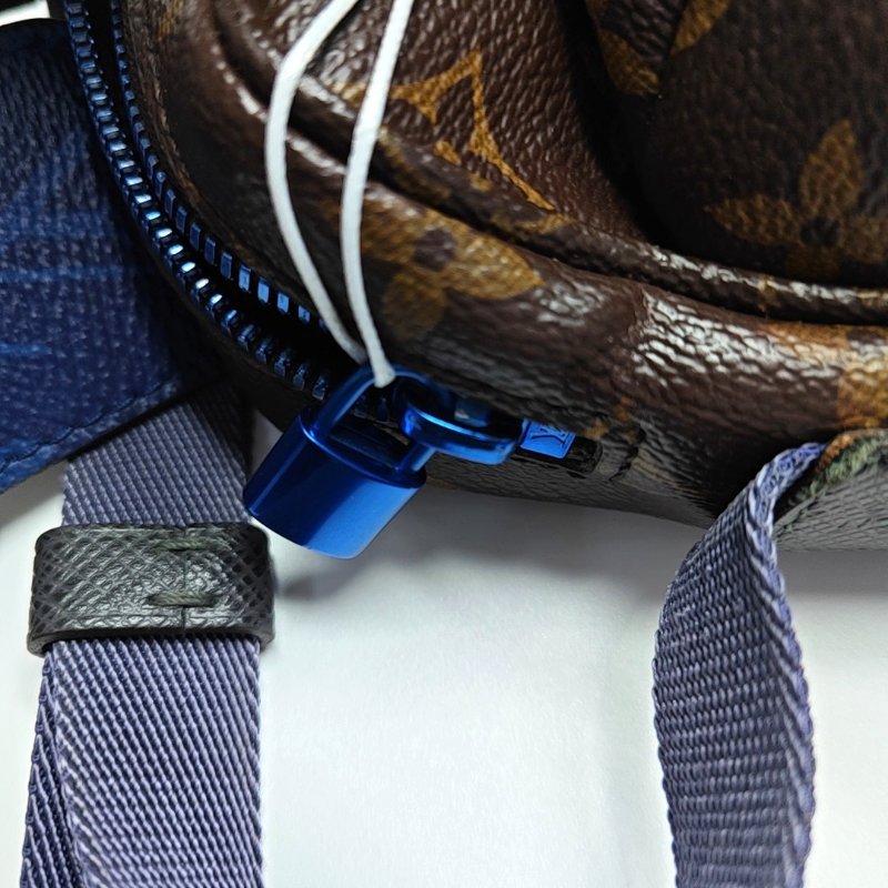 LOUIS VUITTON OUTDOOR棕色塗層帆布老花斜挎包單肩包紅色五金-10