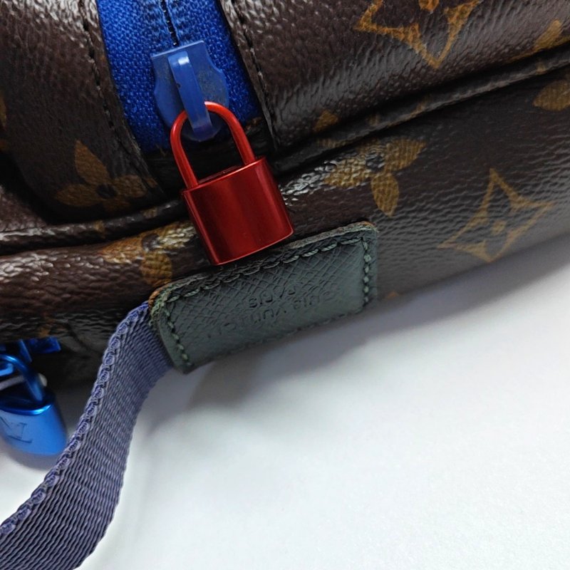 LOUIS VUITTON OUTDOOR棕色塗層帆布老花斜挎包單肩包紅色五金-13
