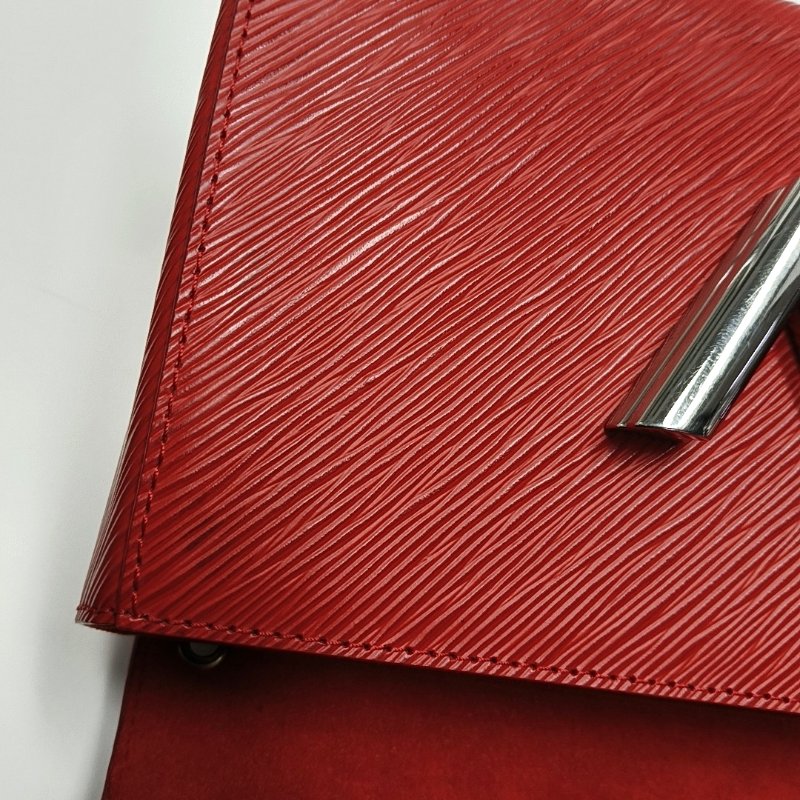 LOUIS VUITTON TWIST中號紅色EPI牛皮水波紋鉚釘單肩包斜挎包銀色五金-8