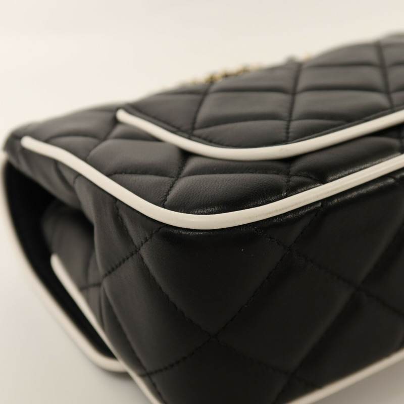 CHANEL 羊皮皮革Mini Flap金扣鏈帶肩背袋-11