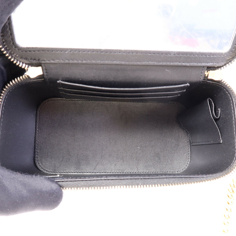 CHANEL 牛皮皮革Vanity Bag金扣鏈帶肩背袋-4