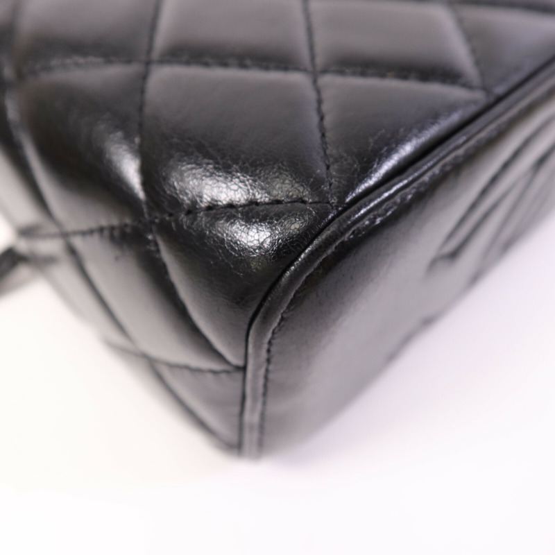 CHANEL 牛皮皮革Vanity Bag金扣鏈帶肩背袋-10