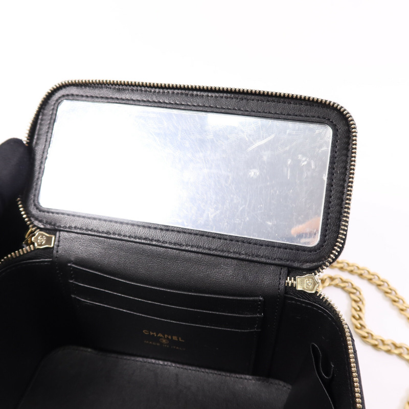 CHANEL 牛皮皮革Vanity Bag金扣鏈帶肩背袋-14