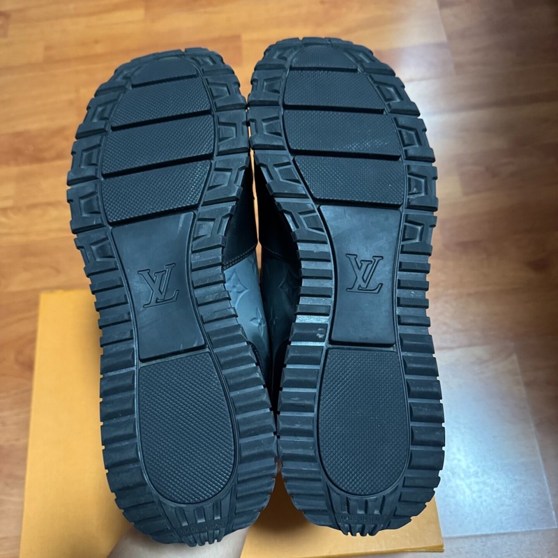 Lv Run Away印花運動鞋 路易威登正品男款 黑色40.5碼-7