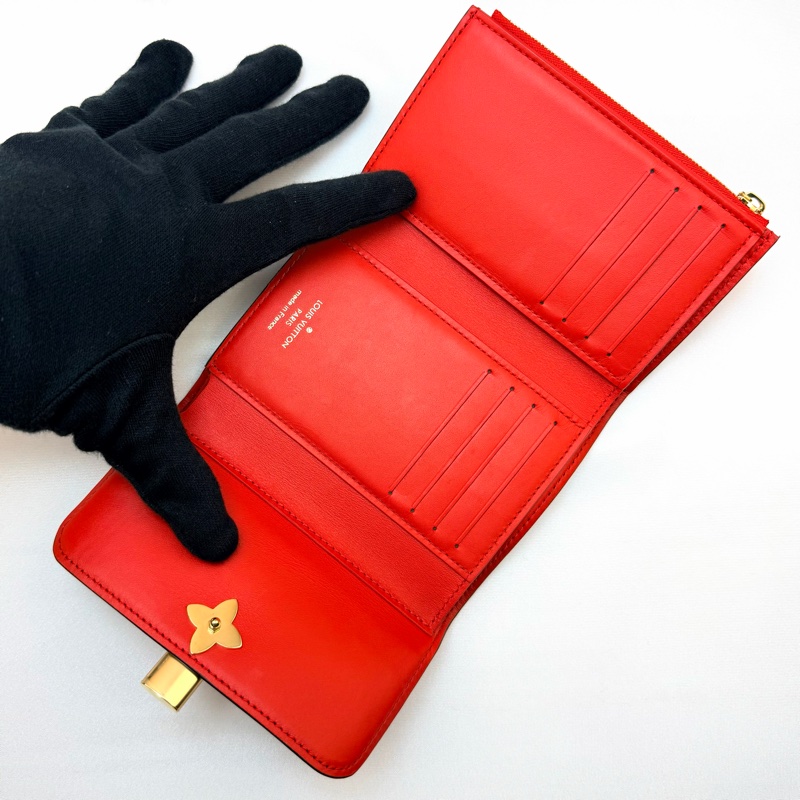 Lv m62567 紅原花鎖頭短夾-4