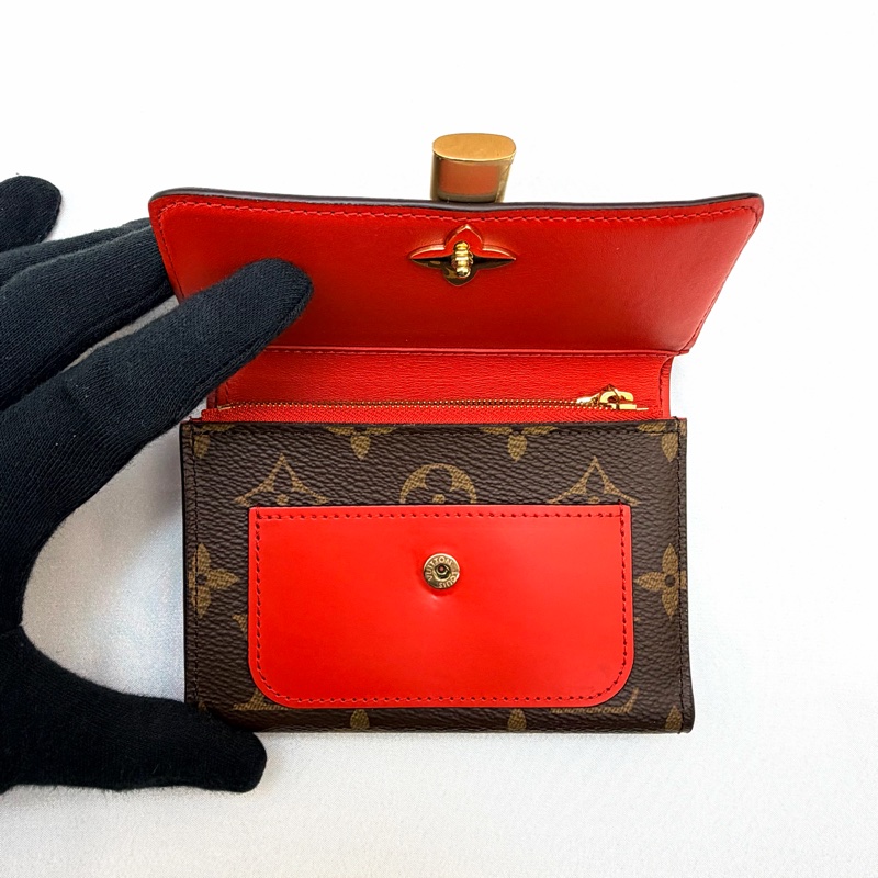 Lv m62567 紅原花鎖頭短夾-6