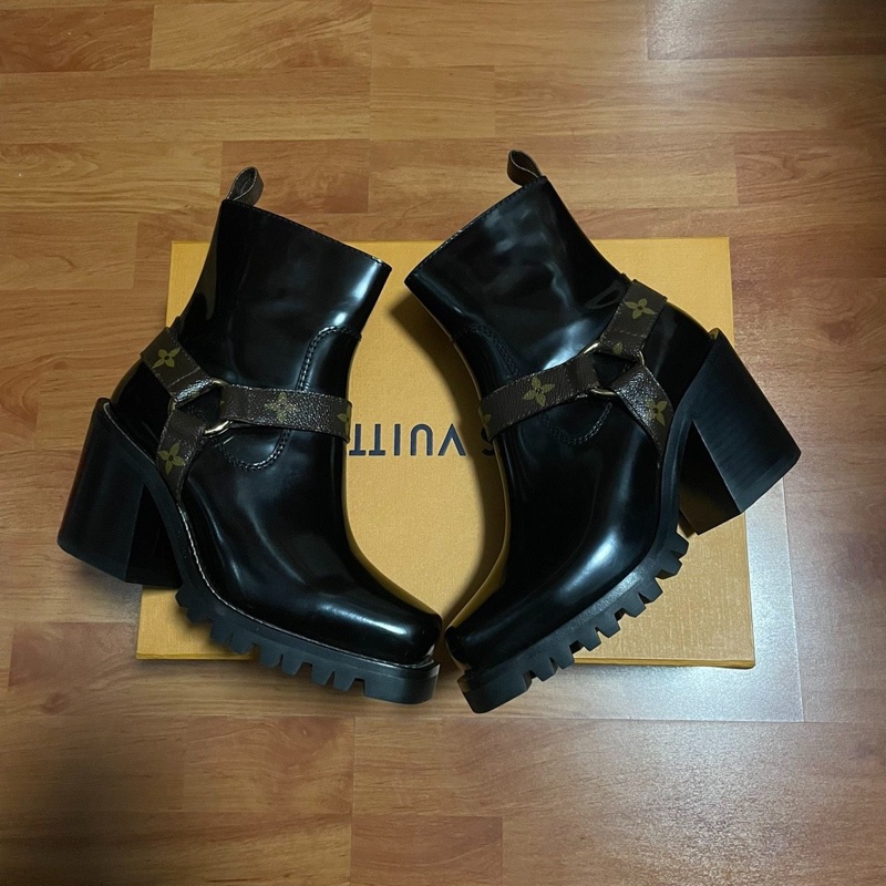 Lv Limitless路易威登金屬扣頭層牛皮老花短靴37碼 99.9 新未使用-2