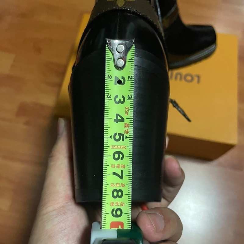 Lv Limitless路易威登金屬扣頭層牛皮老花短靴37碼 99.9 新未使用-5