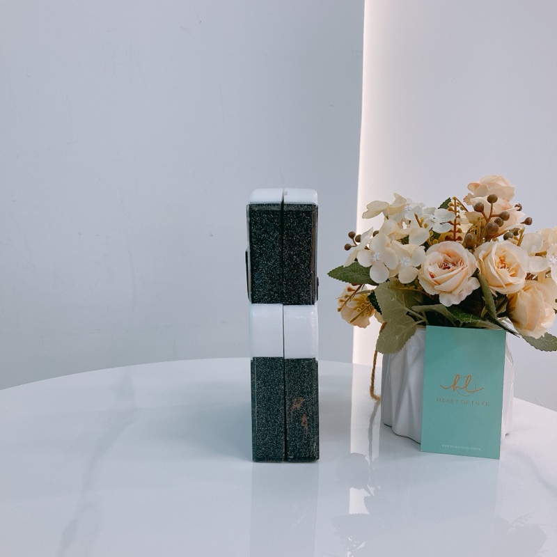 MS0516 KARL 老佛爺可愛版閃粉硬盒子鍊帶包包LAGERFELD IKONIK VERTICAL CLUTCH BOX ACRYLIC-3