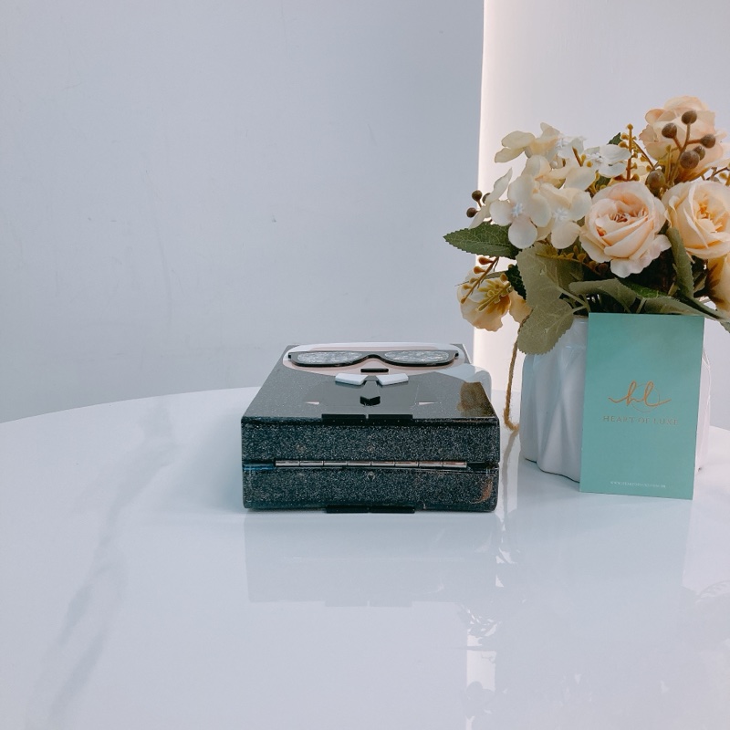 MS0516 KARL 老佛爺可愛版閃粉硬盒子鍊帶包包LAGERFELD IKONIK VERTICAL CLUTCH BOX ACRYLIC-5