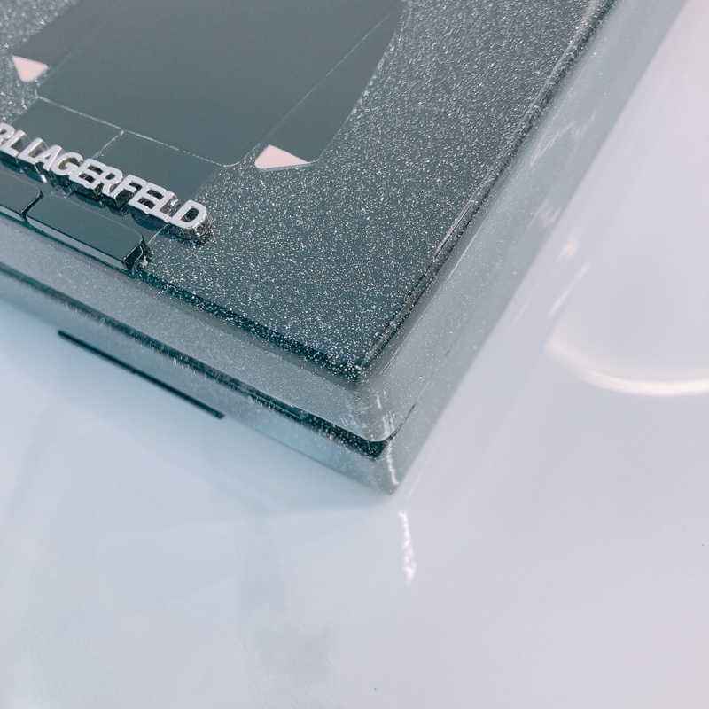 MS0516 KARL 老佛爺可愛版閃粉硬盒子鍊帶包包LAGERFELD IKONIK VERTICAL CLUTCH BOX ACRYLIC-9
