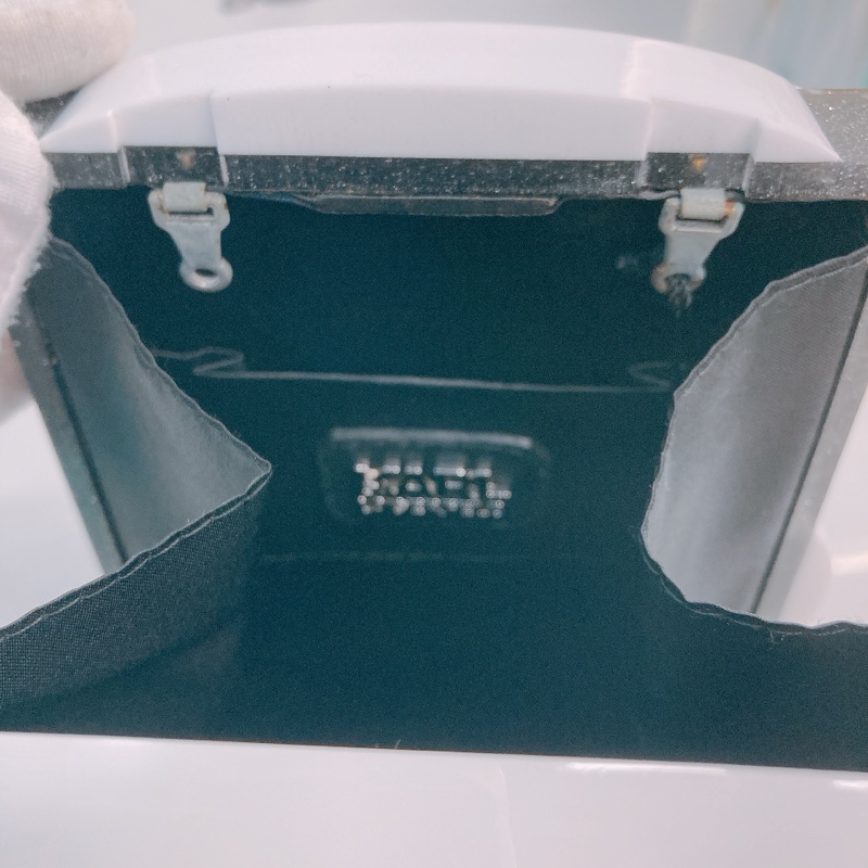 MS0516 KARL 老佛爺可愛版閃粉硬盒子鍊帶包包LAGERFELD IKONIK VERTICAL CLUTCH BOX ACRYLIC-15