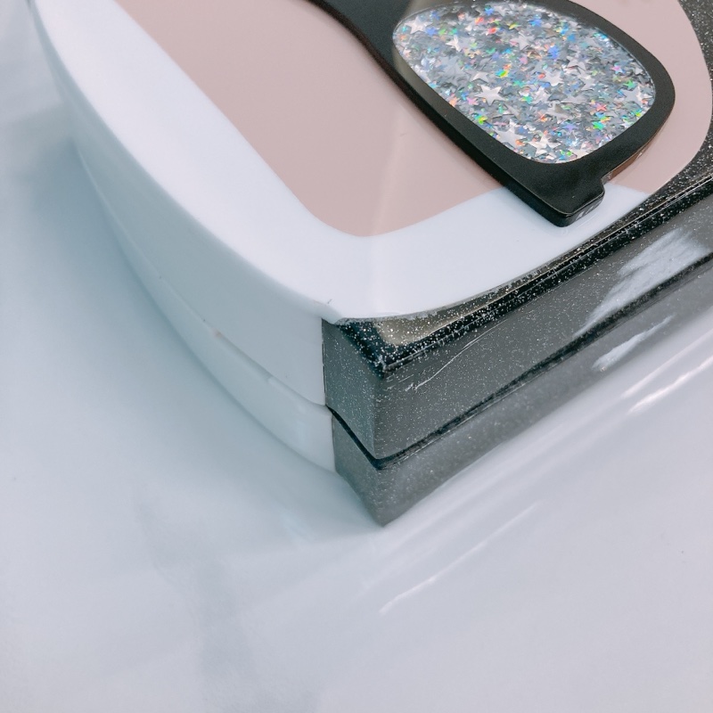 MS0516 KARL 老佛爺可愛版閃粉硬盒子鍊帶包包LAGERFELD IKONIK VERTICAL CLUTCH BOX ACRYLIC-21