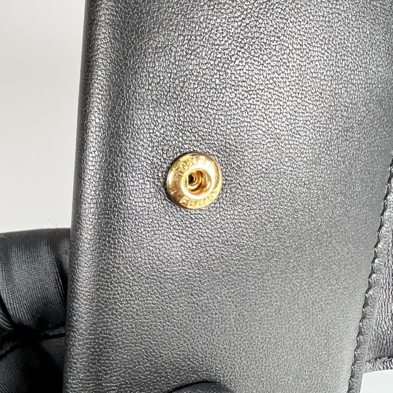 FENDI 黑牛皮金扣壓紋三折短夾-11