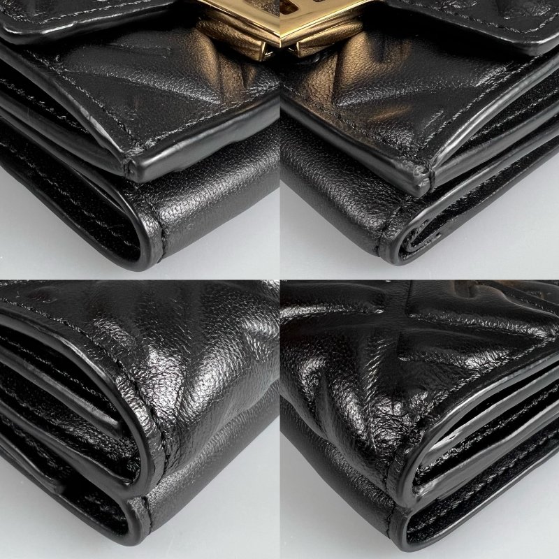 FENDI 黑牛皮金扣壓紋三折短夾-13