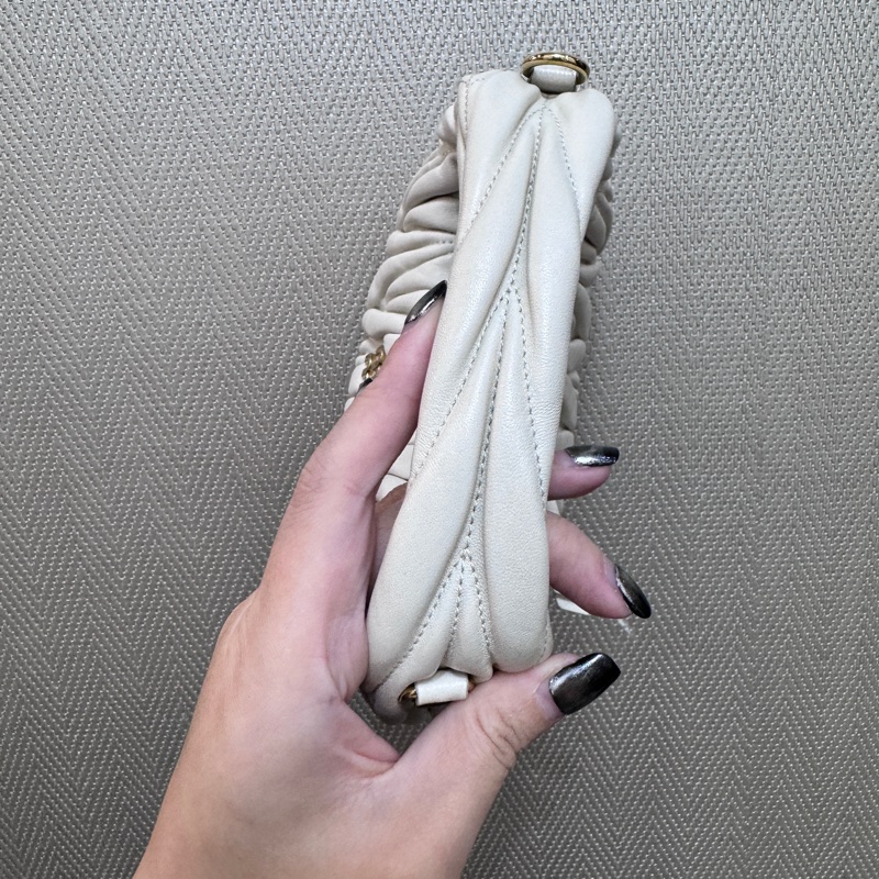 MiuMiu Wander Matelasse Mini Hobo白納帕羊皮半月包 晶片款-6