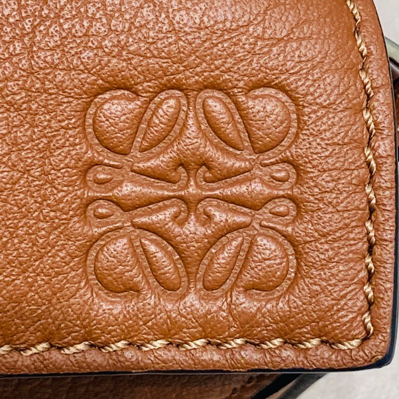 LOEWE 羅威 012128 Mini Puzzle bag 側背包 皮革 咖啡色 銀扣-13