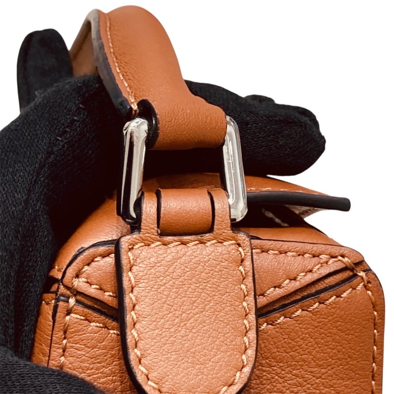 LOEWE 羅威 012128 Mini Puzzle bag 側背包 皮革 咖啡色 銀扣-16