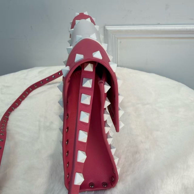 Valentino 鉚釘斜挎包粉色系搖滾風格飾釘元素時尚個性手提單肩包-5