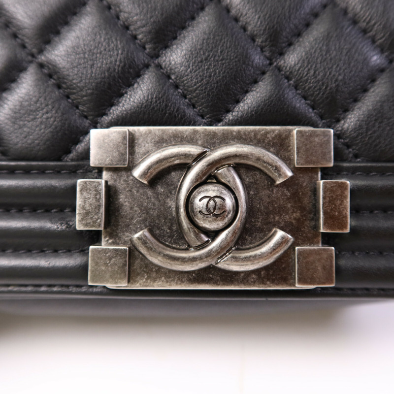 CHANEL 牛皮皮革Boy 20銀扣鏈帶肩背袋-6