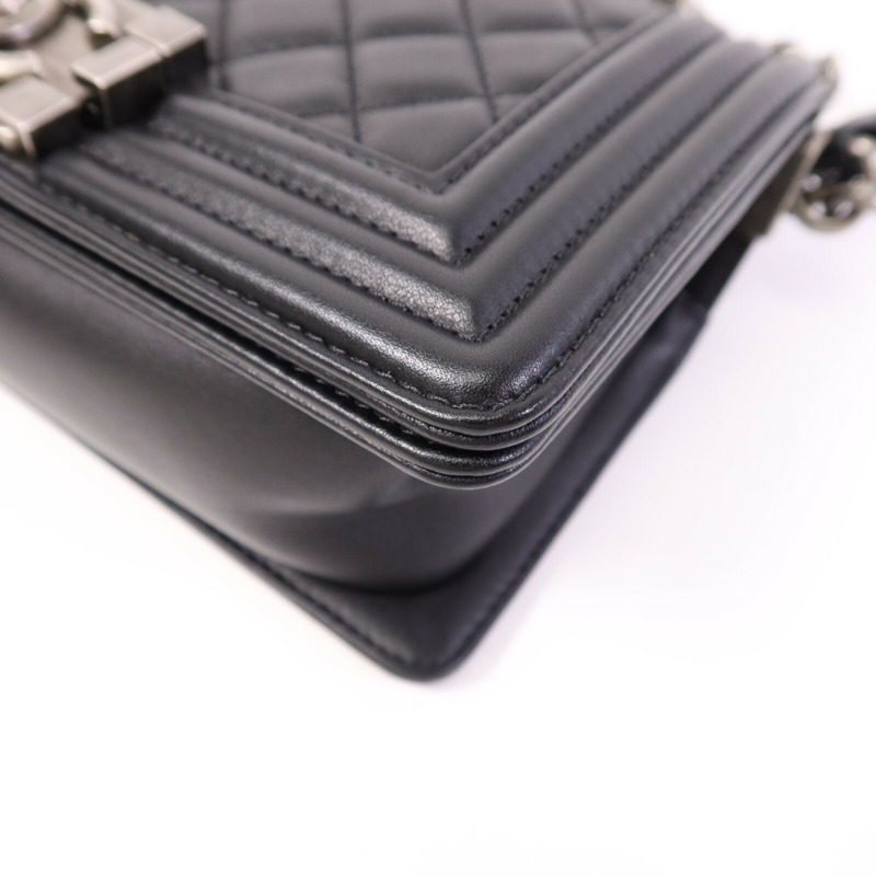 CHANEL 牛皮皮革Boy 20銀扣鏈帶肩背袋-11