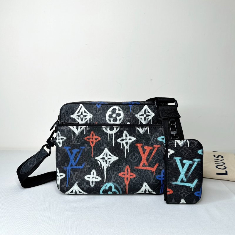 LV Trio塗鴉三合一郵差包-0