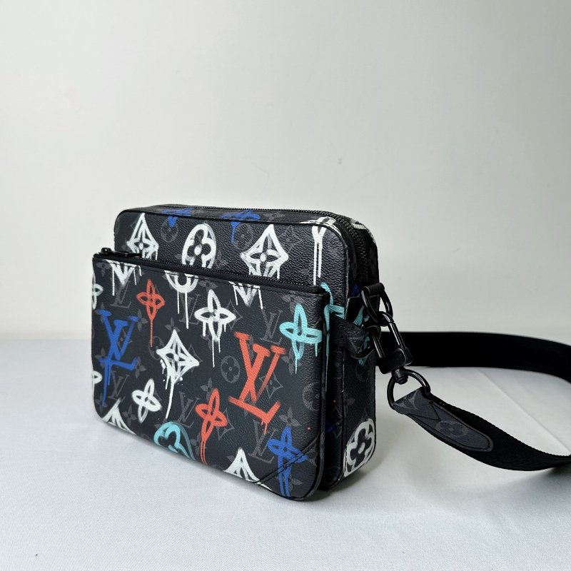 LV Trio塗鴉三合一郵差包-2