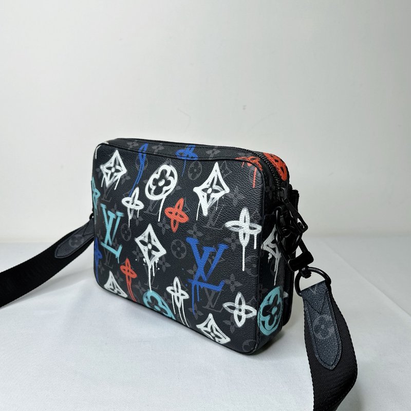 LV Trio塗鴉三合一郵差包-4