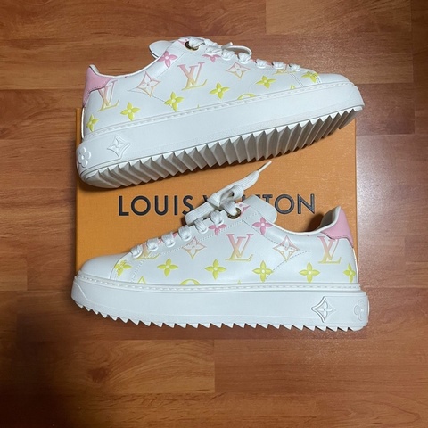 Lv Time Out浮雕壓印板鞋 路易威登休閒鞋 白色37碼