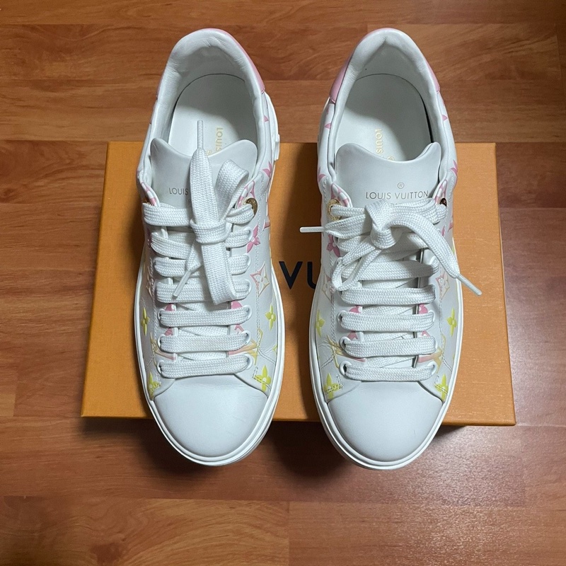 Lv Time Out浮雕壓印板鞋 路易威登休閒鞋 白色37碼-2