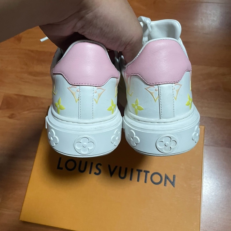 Lv Time Out浮雕壓印板鞋 路易威登休閒鞋 白色37碼-4