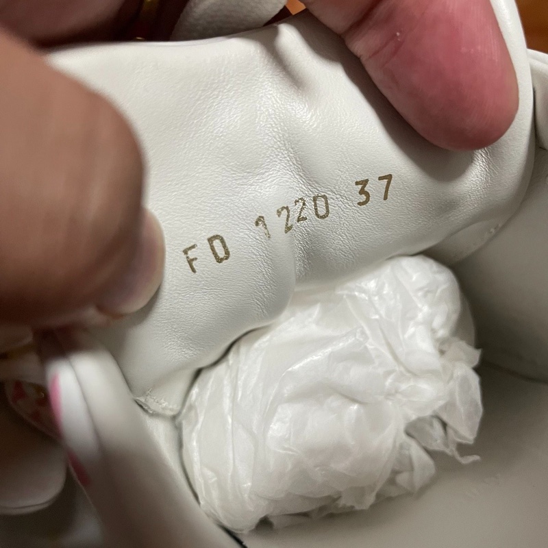 Lv Time Out浮雕壓印板鞋 路易威登休閒鞋 白色37碼-5