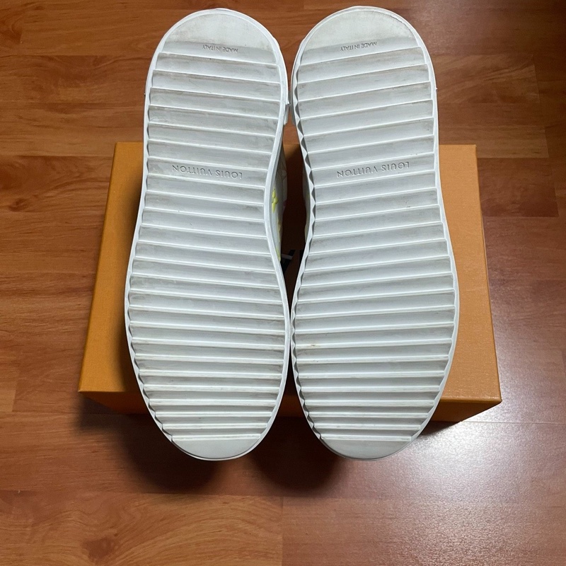 Lv Time Out浮雕壓印板鞋 路易威登休閒鞋 白色37碼-9