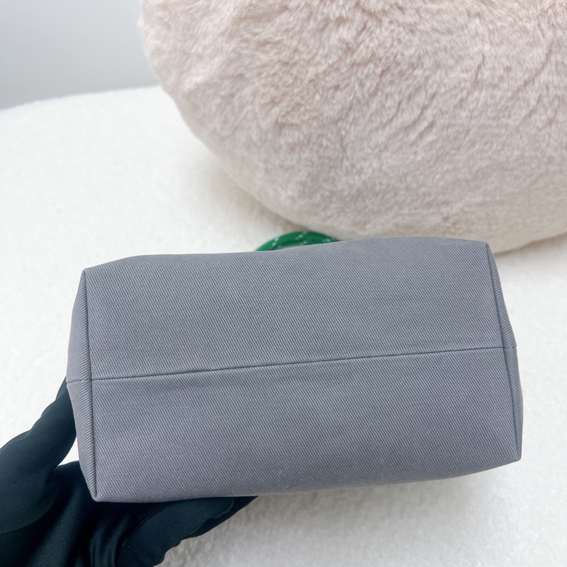 全新 Miu Miu gabardine 灰色飯盒包/腋下包-1