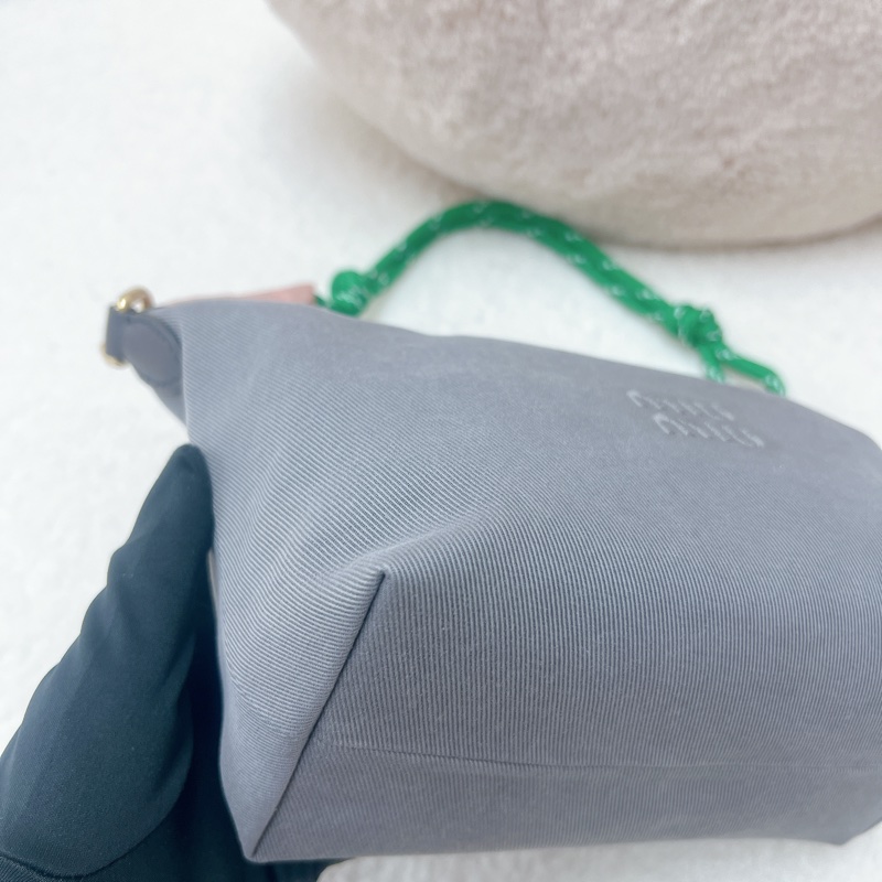 全新 Miu Miu gabardine 灰色飯盒包/腋下包-2