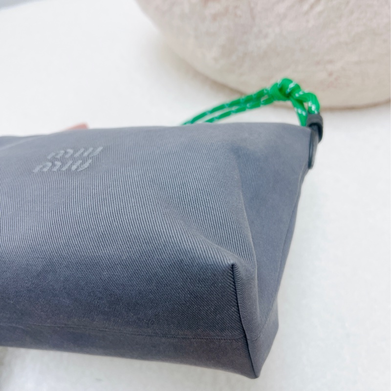 全新 Miu Miu gabardine 灰色飯盒包/腋下包-3