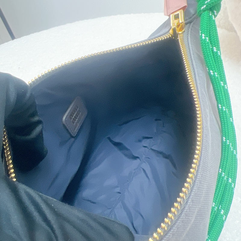 全新 Miu Miu gabardine 灰色飯盒包/腋下包-10