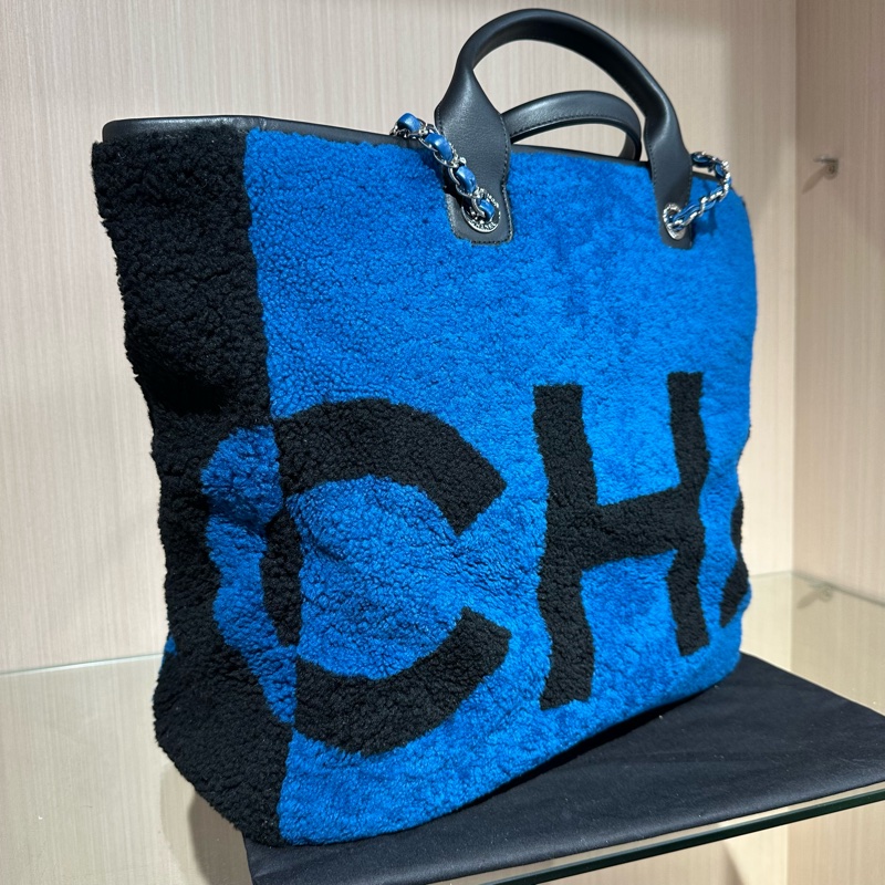 CHANEL香奈兒字母羊羔毛絨鏈條托特包大號 藍黑色-1