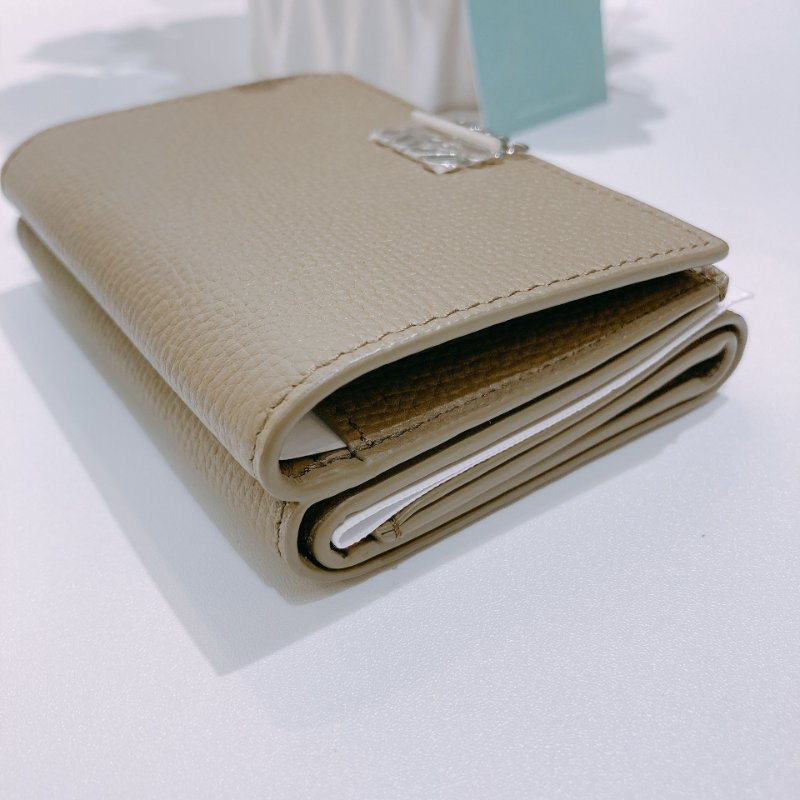 TW4674 Loewe 羅意威 三摺短銀包 Anagram Trifold Wallet Calfskin Camel Sand-5