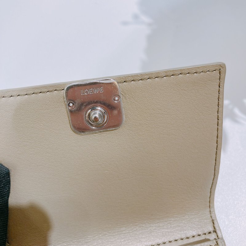 TW4674 Loewe 羅意威 三摺短銀包 Anagram Trifold Wallet Calfskin Camel Sand-7