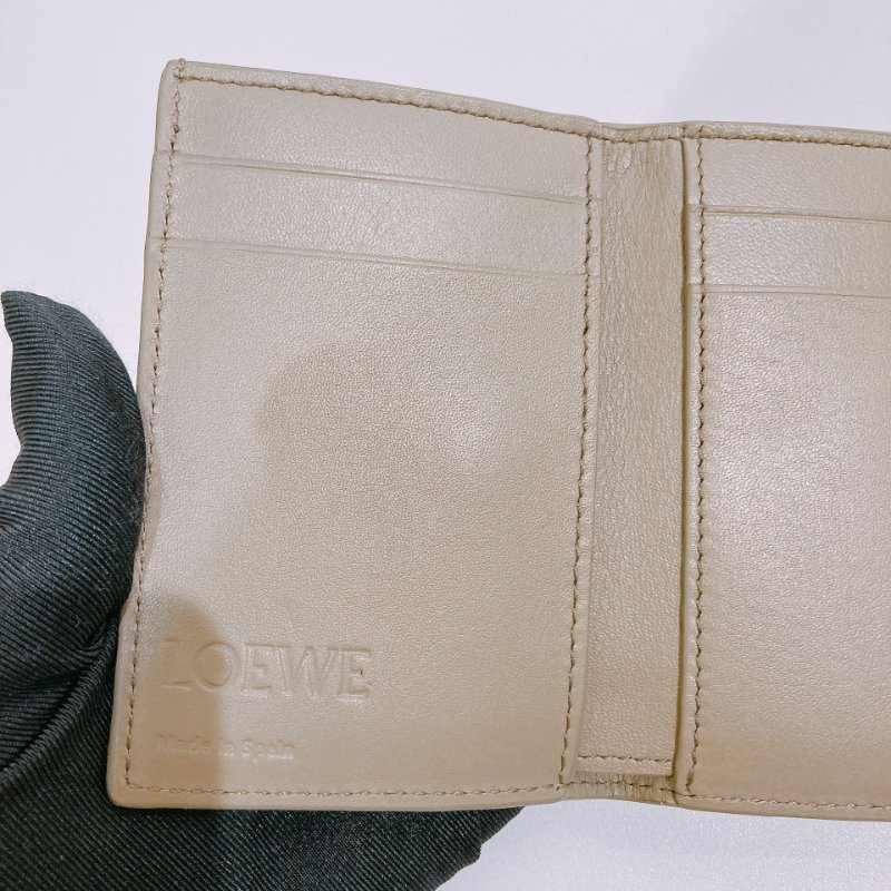 TW4674 Loewe 羅意威 三摺短銀包 Anagram Trifold Wallet Calfskin Camel Sand-10