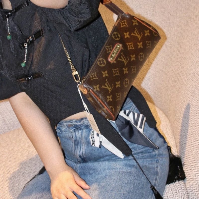 LV Monogram Eva 原花 帆布 金鏈 斜背 肩背 兩用包 M95567-11