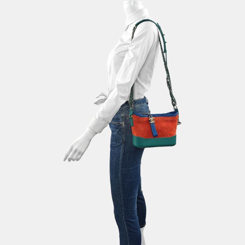 CHANEL GABRIELLE小號紅色絨面革菱格紋絎縫流浪包單肩包斜挎包金色銀色釘色五金24開可拆卸肩帶-1