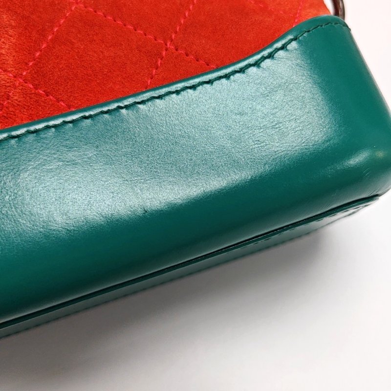 CHANEL GABRIELLE小號紅色絨面革菱格紋絎縫流浪包單肩包斜挎包金色銀色釘色五金24開可拆卸肩帶-10