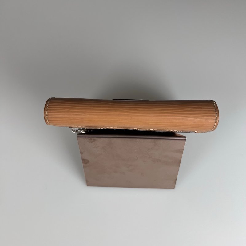 LV M5801 咖啡水波紋三折短夾-5