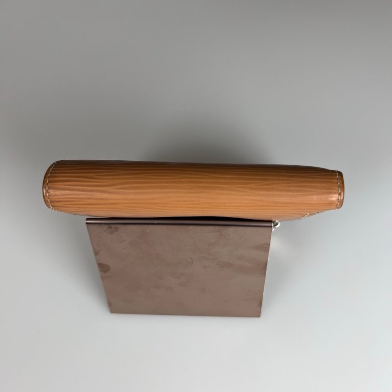 LV M5801 咖啡水波紋三折短夾-6