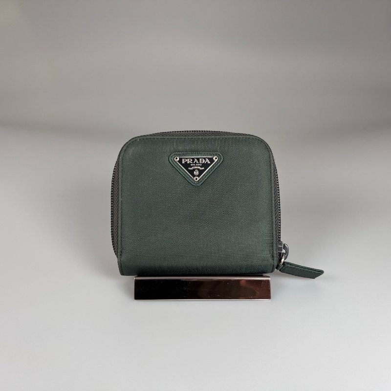 PRADA 墨綠尼龍釦式短夾-1